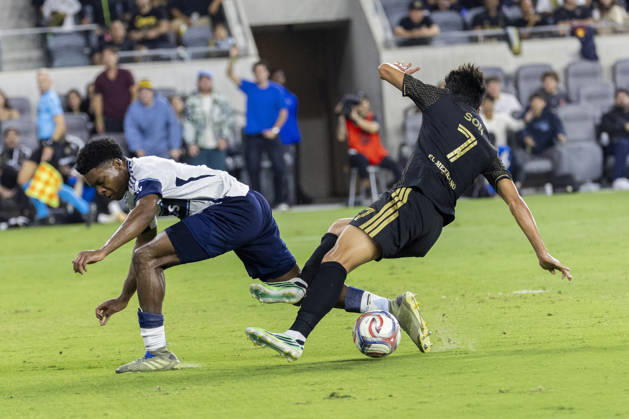 October 10, 2026, Los Angeles, California, USA: Los Angeles FC attacking midfielder Heung Min Son (7) and Vancouver Whitecaps centre back Ralph Priso (6) vie for the ball during a MLS, Fussball Herren, USA soccer game on Saturday, Oct. 10, 2026 in Los Angeles. Los Angeles USA - ZUMAc68_ 20261010_zaf_c68_056 Copyright: xRingoxChiux