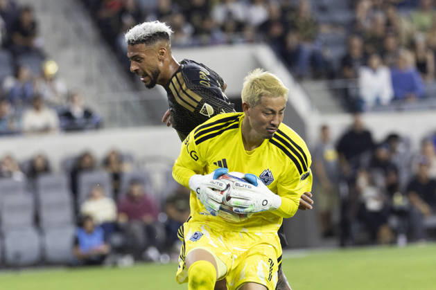 October 10, 2026, Los Angeles, California, USA: Vancouver Whitecaps goalkeeper Yohei Takaoka (1) makes a save against Los Angeles FC striker Denis Bouanga (99) during a MLS, Fussball Herren, USA soccer game on Saturday, Oct. 10, 2026 in Los Angeles. Los Angeles USA - ZUMAc68_ 20261010_zaf_c68_066 Copyright: xRingoxChiux