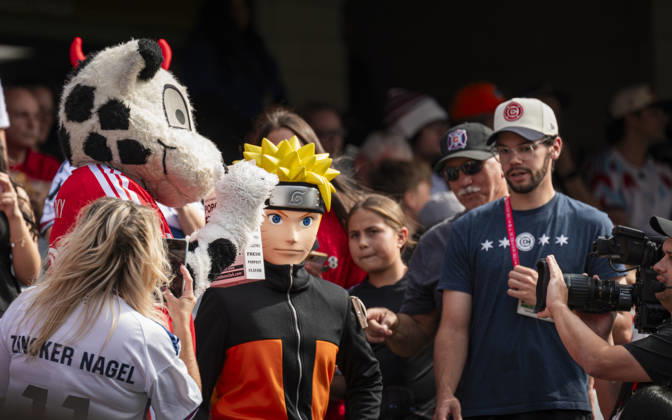 Chicago Fire FC V New York City FC - MLS, Fussball Herren, USA - October 10, 2026 Chicago Fire mascot Sparky celebrates Anime Day with fans at Soldier Field in Chicago, United States, on October 10, 2026, before the match between Chicago Fire FC and New York City FC. Chicago IL United States  Copyright: xRichardxNicholsx originalFilename:nichols-chicagof261010_npO0q.jpg