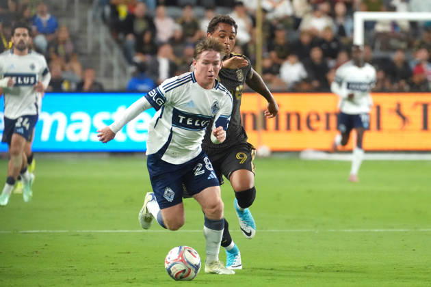 Armindo Sieb (R) of Los Angeles in action against Tate Johnson (R) of Vancouver during an MLS, Fussball Herren, USA match between Los Angeles and the Vancouver Whitecaps at BMO Stadium in Los Angeles, United States, 10 October 2026. MLS- Los Angeles vs Vancouver Whitecaps !ACHTUNG: NUR REDAKTIONELLE NUTZUNG!  Copyright: xOmarxAlonsox AME5014 20261011-55021650177_1