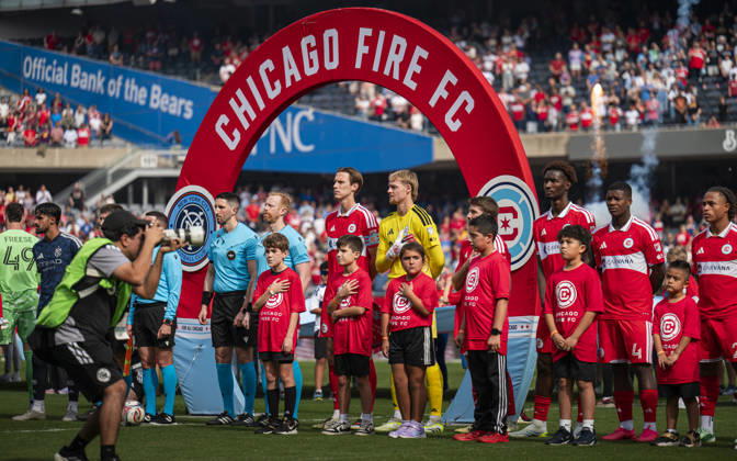 Chicago Fire FC V New York City FC - MLS, Fussball Herren, USA - October 10, 2026 Chicago Fire FC players Jack Elliott ( 3) and Chris Brady ( 1) stand in line for the National Anthem before the match against New York City FC at Soldier Field Stadium in Chicago, United States, on October 10, 2026. Chicago IL United States  Copyright: xRichardxNicholsx originalFilename:nichols-chicagof261010_npfII.jpg