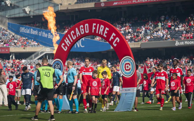 Chicago Fire FC V New York City FC - MLS, Fussball Herren, USA - October 10, 2026 Jack Elliott ( 3) of Chicago Fire FC leads his team out before the match between Chicago Fire FC and New York City FC at Soldier Field Stadium in Chicago, United States, on October 10, 2026. Chicago IL United States  Copyright: xRichardxNicholsx originalFilename:nichols-chicagof261010_npni9.jpg