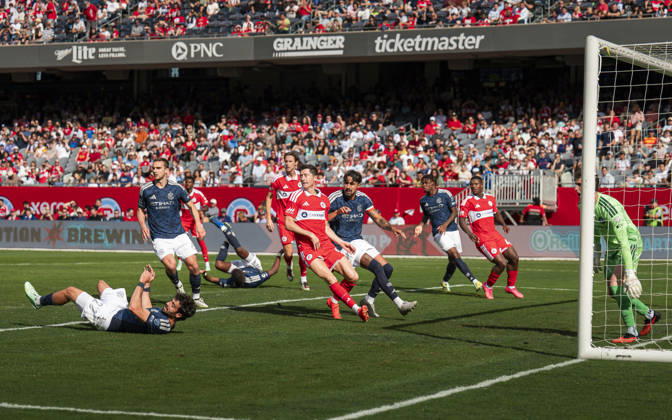 Chicago Fire FC V New York City FC - MLS, Fussball Herren, USA - October 10, 2026 Robert Lewandowski ( 9) of Chicago Fire FC attacks the goal during the match between Chicago Fire FC and New York City FC at Soldier Field Stadium in Chicago, United States, on October 10, 2026. Chicago IL United States  Copyright: xRichardxNicholsx originalFilename:nichols-chicagof261010_npkXw.jpg