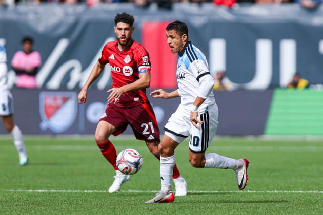 Toronto FC v CF Montreal Alexis Sanchez 10 of CF Montreal runs with the ball during a Major League Soccer game between Toronto FC and CF Montreal at BMO Field in Toronto, Ontario, Canada, on October 10, 2026. Toronto Ontario Canada  Copyright: xIndrawanxKumalax originalFilename:kumala-majorlea261010_npJOc.jpg
