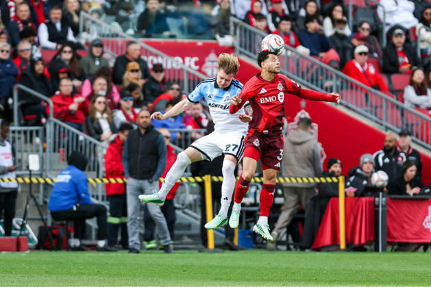 Toronto FC v CF Montreal Matheus Pereira 3 of Toronto FC (right) heads the ball while battling with Dawid Bugaj 27 of CF Montreal (left) during a Major League Soccer game between Toronto FC and CF Montreal at BMO Field in Toronto, Ontario, Canada, on October 10, 2026. Toronto Ontario Canada  Copyright: xIndrawanxKumalax originalFilename:kumala-majorlea261010_npJss.jpg
