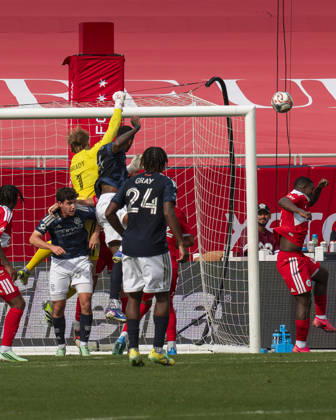 Chicago Fire FC V New York City FC - MLS, Fussball Herren, USA - October 10, 2026 Chris Brady ( 1) of Chicago Fire FC makes a save during the match between Chicago Fire FC and New York City FC at Soldier Field Stadium in Chicago, United States, on October 10, 2026. Chicago IL United States  Copyright: xRichardxNicholsx originalFilename:nichols-chicagof261010_npaZ5.jpg