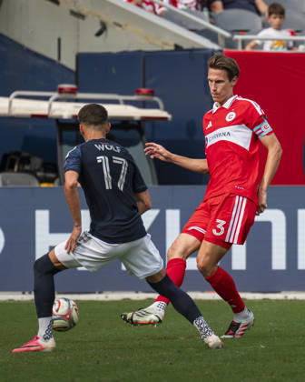 Chicago Fire FC V New York City FC - MLS, Fussball Herren, USA - October 10, 2026 Jack Elliott ( 3) of Chicago Fire FC passes the ball during the match between Chicago Fire FC and New York City FC at Soldier Field Stadium in Chicago, United States, on October 10, 2026. Chicago IL United States  Copyright: xRichardxNicholsx originalFilename:nichols-chicagof261010_npjDY.jpg