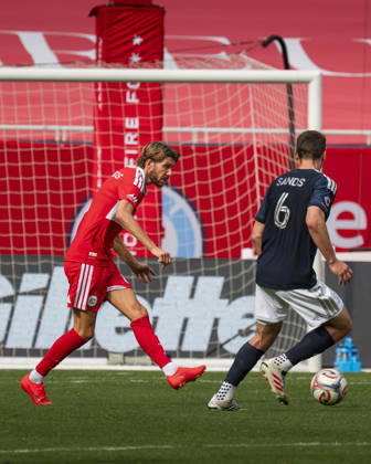 Chicago Fire FC V New York City FC - MLS, Fussball Herren, USA - October 10, 2026 Anton Saletros ( 6) of Chicago Fire FC is in action during the match between Chicago Fire FC and New York City FC at Soldier Field Stadium in Chicago, United States, on October 10, 2026. Chicago IL United States  Copyright: xRichardxNicholsx originalFilename:nichols-chicagof261010_npWIL.jpg