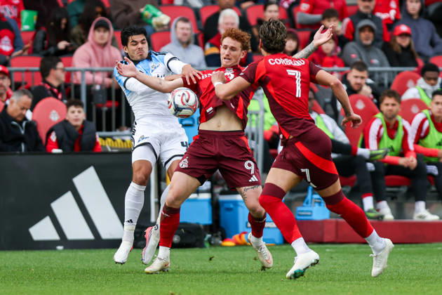 Toronto FC v CF Montreal Josh Sargent 9 of Toronto FC competes for the ball against Brayan Vera 4 of CF Montreal during a Major League Soccer game between Toronto FC and CF Montreal at BMO Field in Toronto, Ontario, Canada, on October 10, 2026. Toronto Ontario Canada  Copyright: xIndrawanxKumalax originalFilename:kumala-majorlea261010_npBR2.jpg