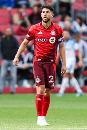 Toronto FC v CF Montreal Jonathan Osorio 21 of Toronto FC waits for the game to resume during a Major League Soccer match between Toronto FC and CF Montreal at BMO Field in Toronto, Ontario, Canada, on October 10, 2026. Toronto Ontario Canada  Copyright: xIndrawanxKumalax originalFilename:kumala-majorlea261010_npJaO.jpg