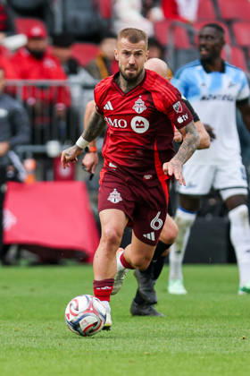 Toronto FC v CF Montreal Niklas Dorsch 6 of Toronto FC runs with the ball during a Major League Soccer game between Toronto FC and CF Montreal at BMO Field in Toronto, Ontario, Canada, on October 10, 2026. Toronto Ontario Canada  Copyright: xIndrawanxKumalax originalFilename:kumala-majorlea261010_npSOP.jpg
