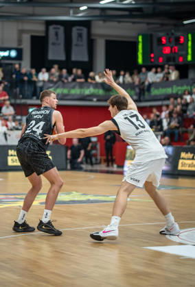 Artland Dragons - Tigers Tübingen. Quakenbrück, Niedersachsen, Deutschland, 10.10.2026. Basketball, BARMER 2. Basketball Bundesliga ProA, 4. Spieltag, Saison 2026 2027, in der Artland Arena. Die Tigers Tübingen gewinnen mit 92:86 gegen die Artland Dragons. For editorial use only. Artland Dragons - Tigers Tübingen, Basketball ProA Quakenbrück Copyright: xEibner-Pressefotox EP_EER