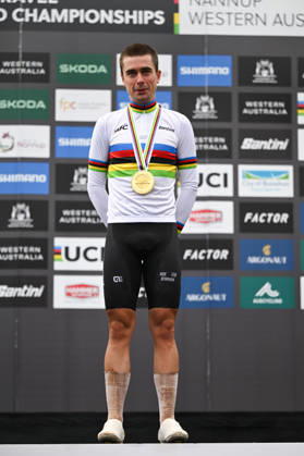 2026 UCI Gravel World Championships Picture by Zac Williams SWpix.com - 11 10 2026 - Cycling - 2026 UCI Gravel World Championships - Nannup, Western Australia, Australia - Men™s Elite Podium - Magnus Bak Klaris (Denmark) wins the Gold Medal to become World Champion Copyright: x xSWpix.comx(t axPhotographyxHubxLtd)xZacxWilliams SWpix.comx SWP-3030-24622