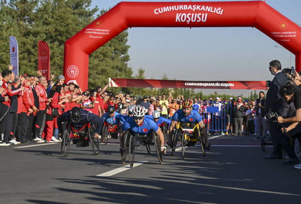 Presidential Run in Ankara ANKARA, TURKIYE - OCTOBER 11: Athletes, including wheelchair racers, compete during the Presidential Run, organized by the Turkish Athletics Federation, in Ankara, Turkiye, on October 11, 2026. Utku Ucrak Anadolu Ankara Turkey. Editorial use only. Please get in touch for any other usage.  Copyright: x2026xAnadoluxUtkuxUcrakx