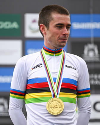 2026 UCI Gravel World Championships Picture by Zac Williams SWpix.com - 11 10 2026 - Cycling - 2026 UCI Gravel World Championships - Nannup, Western Australia, Australia - Men™s Elite Podium - Magnus Bak Klaris (Denmark) wins the Gold Medal to become World Champion Copyright: x xSWpix.comx(t axPhotographyxHubxLtd)xZacxWilliams SWpix.comx SWP-3030-24625