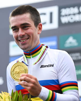 2026 UCI Gravel World Championships Picture by Zac Williams SWpix.com - 11 10 2026 - Cycling - 2026 UCI Gravel World Championships - Nannup, Western Australia, Australia - Men™s Elite Podium - Magnus Bak Klaris (Denmark) wins the Gold Medal to become World Champion with Florian Vermeersch (Belgium) receiving the Silver Medal and Connor Swift (Great Britain) receiving the Bronze Medal Copyright: x xSWpix.comx(t axPhotographyxHubxLtd)xZacxWilliams SWpix.comx SWP-3030-24627