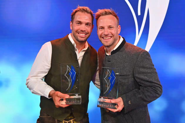 v.li:Tobias Wendl und Tobias Arlt (Rodeln,Doppelsitzer), Bayerischer Sportpreis 2026 in der BMW Welt, Roter Teppich,Red Carpet am 10.10.2026