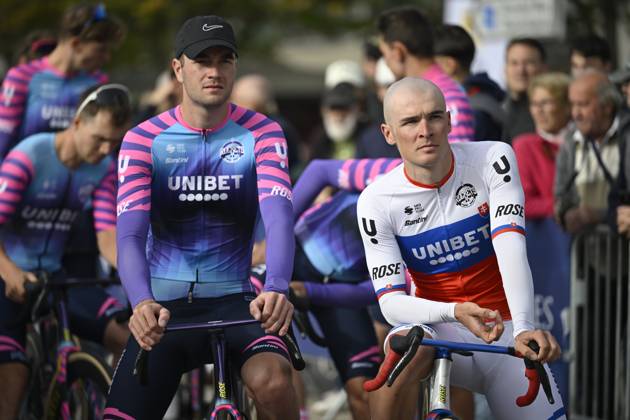 Paris Tours 2026 Cycling Race TOURS, FRANCE - OCTOBER 11 : Bloem Joren (NED) of Unibet Rose Rockets, Kubis Lukas (SVK) of Unibet Rose Rockets during the 120th edition of Paris Tours an UCI ProSeries 1.Pro one day cycling road race for Men Elite of 216.2 km with start in Chartres and finish in Tours on October 11, 2026 in Tours, France, 11 10 2026 ( Motordriver Guy De Vuyst - Tours France  Copyright: xNicoxVereeckenx