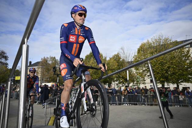Paris Tours 2026 Cycling Race TOURS, FRANCE - OCTOBER 11 : Degenkolb John (GER) of Team Picnic PostNL during the 120th edition of Paris Tours an UCI ProSeries 1.Pro one day cycling road race for Men Elite of 216.2 km with start in Chartres and finish in Tours on October 11, 2026 in Tours, France, 11 10 2026 ( Motordriver Guy De Vuyst - Tours France  Copyright: xNicoxVereeckenx