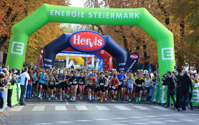 RUNNING - Graz Marathon 2026 GRAZ,AUSTRIA,11.OCT.26 - RUNNING - Graz Marathon. Image shows start of the 10km run .  GEPAxpictures xWolfgangxGrebien