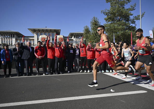 Presidential Run in Ankara ANKARA, TURKIYE - OCTOBER 11: Chief of Cabinet to the Turkish President, Hasan Dogan, Turkish Deputy Minister of Youth and Sports Hamza Yerlikaya, and Turkish Athletics Federation President Ahmet Karadag give the starting signal for the Presidential Run, organized by the Turkish Athletics Federation, in Ankara, Turkiye, on October 11, 2026. Utku Ucrak Anadolu Ankara Turkey. Editorial use only. Please get in touch for any other usage. Copyright: x2026xAnadoluxUtkuxUcrakx