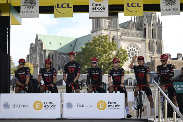 Paris Tours 2026 Cycling Race TOURS, FRANCE - OCTOBER 11 : team Tudor Pro Cycling Team during the 120th edition of Paris Tours an UCI ProSeries 1.Pro one day cycling road race for Men Elite of 216.2 km with start in Chartres and finish in Tours on October 11, 2026 in Tours, France, 11 10 2026 ( Motordriver Guy De Vuyst - Tours France  Copyright: xNicoxVereeckenx