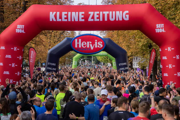 RUNNING - Graz Marathon 2026 GRAZ,AUSTRIA,11.OCT.26 - RUNNING - Graz Marathon. Image shows the start of the quarter marathon.  GEPAxpictures xMatthiasxTrinkl