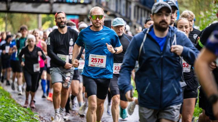Marathon am Baldeneysee in Essen ** NUR FÜR REDAKTIONELLE ZWECKE ** EDITORIAL USE ONLY **<p>Rund 1800 Läufer begeben sich am Sonntagmorgen, 11.10.2026, im Rahmenprogramm des Mararthons am Baldeneysee auf eine gut 18 Kilometer lange Seerunde. Deutschland NRW Essen Copyright: MartinxMöller