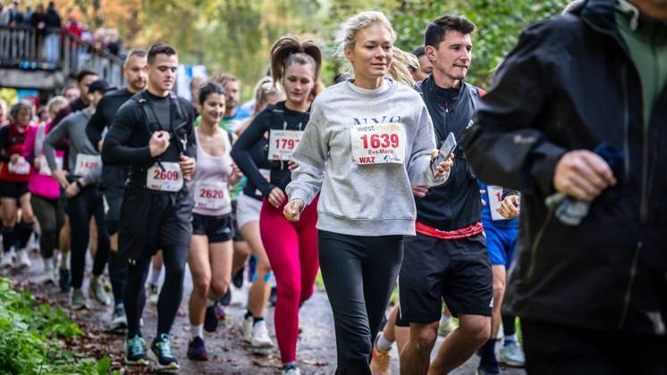 Marathon am Baldeneysee in Essen ** NUR FÜR REDAKTIONELLE ZWECKE ** EDITORIAL USE ONLY **<p>Rund 1800 Läufer begeben sich am Sonntagmorgen, 11.10.2026, im Rahmenprogramm des Mararthons am Baldeneysee auf eine gut 18 Kilometer lange Seerunde. Deutschland NRW Essen Copyright: MartinxMöller