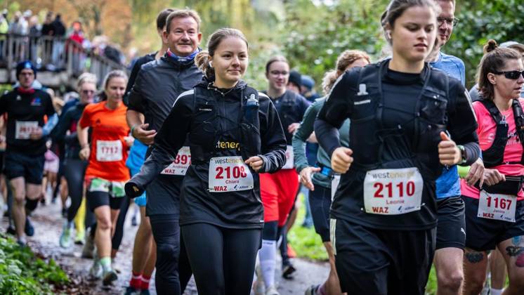 Marathon am Baldeneysee in Essen ** NUR FÜR REDAKTIONELLE ZWECKE ** EDITORIAL USE ONLY **<p>Rund 1800 Läufer begeben sich am Sonntagmorgen, 11.10.2026, im Rahmenprogramm des Mararthons am Baldeneysee auf eine gut 18 Kilometer lange Seerunde. Deutschland NRW Essen Copyright: MartinxMöller