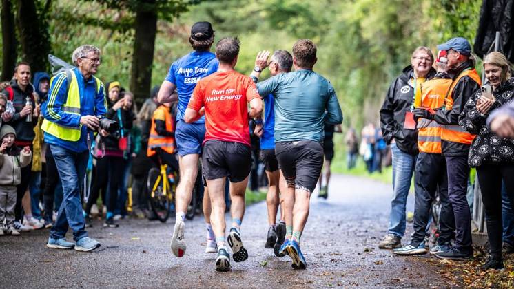 Marathon am Baldeneysee in Essen ** NUR FÜR REDAKTIONELLE ZWECKE ** EDITORIAL USE ONLY **<p>Rund 1200 Läufer begeben sich am Sonntagmorgen, 11.10.2026, beim Marathon am Baldeneysee auf eine doppelte Runde um den See. Deutschland NRW Essen Copyright: MartinxMöller
