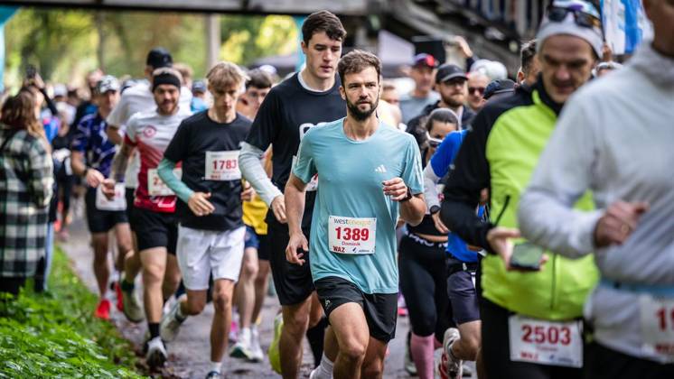Marathon am Baldeneysee in Essen ** NUR FÜR REDAKTIONELLE ZWECKE ** EDITORIAL USE ONLY **<p>Rund 1800 Läufer begeben sich am Sonntagmorgen, 11.10.2026, im Rahmenprogramm des Mararthons am Baldeneysee auf eine gut 18 Kilometer lange Seerunde. Deutschland NRW Essen Copyright: MartinxMöller