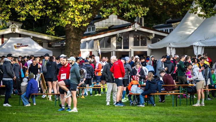 Marathon am Baldeneysee in Essen ** NUR FÜR REDAKTIONELLE ZWECKE ** EDITORIAL USE ONLY **<p>Rund 1800 Läufer begeben sich am Sonntagmorgen, 11.10.2026, im Rahmenprogramm des Mararthons am Baldeneysee auf eine gut 18 Kilometer lange Seerunde. Deutschland NRW Essen Copyright: MartinxMöller