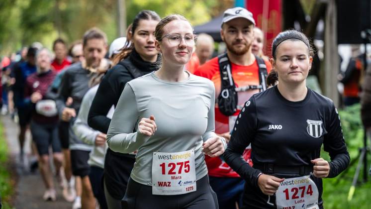 Marathon am Baldeneysee in Essen ** NUR FÜR REDAKTIONELLE ZWECKE ** EDITORIAL USE ONLY **<p>Rund 1800 Läufer begeben sich am Sonntagmorgen, 11.10.2026, im Rahmenprogramm des Mararthons am Baldeneysee auf eine gut 18 Kilometer lange Seerunde. Deutschland NRW Essen Copyright: MartinxMöller