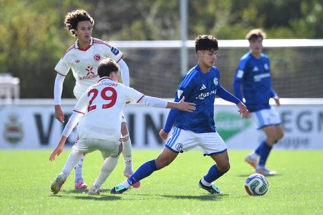Schalke 04 U19 - Fortuna Düsseldorf U19 ** NUR FÜR REDAKTIONELLE ZWECKE ** EDITORIAL USE ONLY **<p>Fußball U19 DFB-Nachwuchsliga - Vorrunde Gruppe H 7.SPIELTAG: Schalke 04 U19 - Fortuna Düsseldorf U19 am 11.10.2026 im Parkstadion in Gelsenkirchen Florim Selmani ( Fortuna Düsseldorf U19 ), links - Arian Güzel ( Schalke 04 U19 ), rechts Deutschland Nordrhein-Westfalen Gelsenkirchen Copyright: ThorstenxTillmann