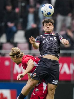 UTRECHT - (lr) Dani de Wit of FC Utrecht, Vito van Crooij of Willem II during the Dutch Eredivisie match between FC Utrecht and Willem II at Galgenwaard Stadium on 11 October 2026 in Utrecht, the Netherlands. TOBIAS KLEUVER ANP Eredivisie 2026 27 xVIxANPxSportx xxANPxIVx 572117003 originalFilename: 572117003.jpg