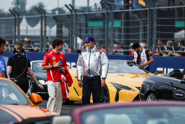 F1 - SINGAPORE GRAND PRIX 2026 drivers parade LECLERC Charles (mco), Scuderia Ferrari SF-26, RUSSELL George (gbr), Mercedes AMG F1 Team W17, portrait during the 2026 Formula 1 Singapore Grand Prix, 17th round of the 2026 Formula One World Championship, WM, Weltmeisterschaft from October 9 to 11, 2026 on the Marina Bay Street Circuit, in Singapore, Singapore - SingaporeSingapore Copyright: xANTONINxVINCENTx