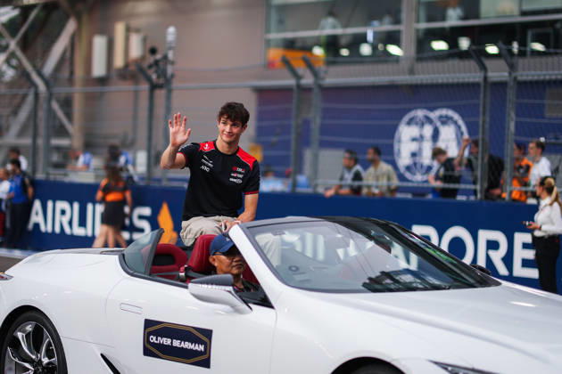 F1 - SINGAPORE GRAND PRIX 2026 drivers parade drivers parade BEARMAN Ollie Oliver (gbr), TGR Haas F1 Team VF-26, portrait during the 2026 Formula 1 Singapore Grand Prix, 17th round of the 2026 Formula One World Championship, WM, Weltmeisterschaft from October 9 to 11, 2026 on the Marina Bay Street Circuit, in Singapore, Singapore - SingaporeSingapore Copyright: xANTONINxVINCENTx