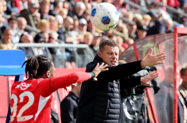 UTRECHT - Willem II coach John Stegeman during the Vriendenloterij Eredivisie match between FC Utrecht and Willem II at Stadion Galgenwaard on 11 oktober 2026 in Utrecht, Nederland. PETER LOUS EYE4IMAGES DeFodi Images -