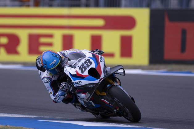 October 11, 2026, Cascais, Lisboa, Portugal: ESTORIL, PORTUGAL - OCTOBER 11: Miguel Oliveira of Portugal and Rokit BMW Motored WorldSBK Team competes during the Superpole Race during day three of the World Superbikes Estoril Round at Circuito Estoril on October 11, 2026 in Estoril, Portugal Cascais Portugal - ZUMAl192 20261011_zsp_l192_012 Copyright: xMiguelxLemosx