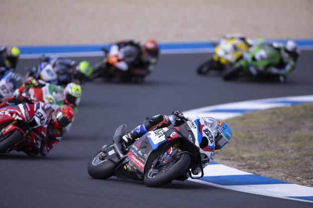 October 11, 2026, Cascais, Lisboa, Portugal: ESTORIL, PORTUGAL - OCTOBER 11: Miguel Oliveira of Portugal and Rokit BMW Motored WorldSBK Team competes during the Superpole Race during day three of the World Superbikes Estoril Round at Circuito Estoril on October 11, 2026 in Estoril, Portugal Cascais Portugal - ZUMAl192 20261011_zsp_l192_015 Copyright: xMiguelxLemosx