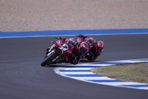 October 11, 2026, Cascais, Lisboa, Portugal: ESTORIL, PORTUGAL - OCTOBER 11: Iker Lecuona of Spain and Aruba.it Racing - Ducati competes during the Superpole Race during day three of the World Superbikes Estoril Round at Circuito Estoril on October 11, 2026 in Estoril, Portugal Cascais Portugal - ZUMAl192 20261011_zsp_l192_020 Copyright: xMiguelxLemosx