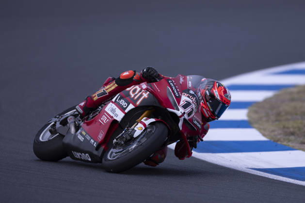 October 11, 2026, Cascais, Lisboa, Portugal: ESTORIL, PORTUGAL - OCTOBER 11: Nicolo Bulega of Italy and Aruba.it Racing - Ducati competes during the Superpole Race during day three of the World Superbikes Estoril Round at Circuito Estoril on October 11, 2026 in Estoril, Portugal Cascais Portugal - ZUMAl192 20261011_zsp_l192_021 Copyright: xMiguelxLemosx