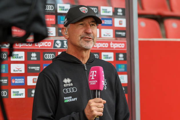 Ingolstadt, Deutschland 11. Oktober 2026: 3. Liga - 2026 2027 - 8. Spieltag - FC Ingolstadt 04 gegen SV Wehen Wiesbaden Im Bild: Trainer Achim Beierlorzer (FCI) beim Interview vor dem Spiel DFB DFL regulations prohibit any use of photographs as image sequences and or quasi-video Copyright: xFotostandx xSchäferx