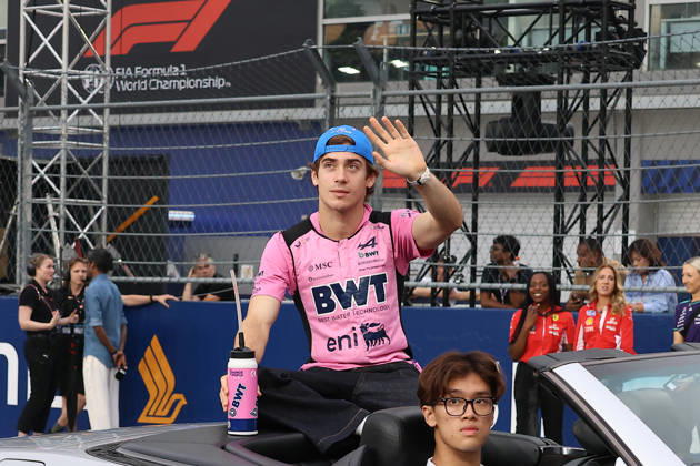2026 Formula 1 Singapore Grand Prix SINGAPORE - OCTOBER 11: Alpine driver Franco Colapinto during the Drivers Parade at the Formula One Grand Prix of Singapore, at the Marina Bay Street Circuit in Singapore, on October 11, 2026. The upcoming main race will span 62 laps, with drivers competing in intense tropical heat and extreme humidity on a track featuring a relentless layout of 19 corners and minimal straightaways. Daniel Ceng Anadolu Singapore Singapore. Editorial use only. Please get in touch for any other usage.  Copyright: x2026xAnadoluxDanielxCengx