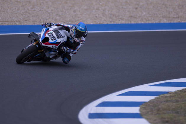 October 11, 2026, Cascais, Lisboa, Portugal: ESTORIL, PORTUGAL - OCTOBER 11: Miguel Oliveira of Portugal and Rokit BMW Motored WorldSBK Team competes during the Superpole Race during day three of the World Superbikes Estoril Round at Circuito Estoril on October 11, 2026 in Estoril, Portugal Cascais Portugal - ZUMAl192 20261011_zsp_l192_055 Copyright: xMiguelxLemosx
