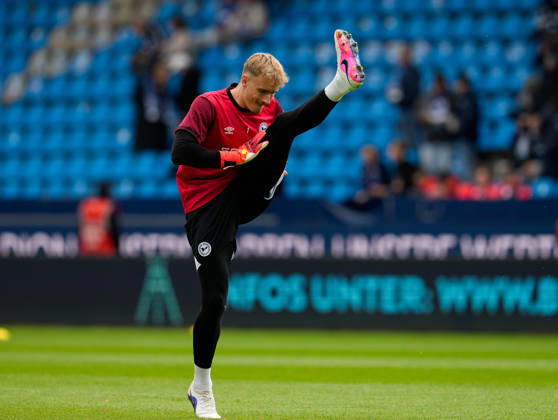 Jonas Thomas Kersken (DSC Arminia Bielefeld, 1) waermt sich vor dem Spiel auf. GER, VfL Bochum 1848 vs DSC Arminia Bielefeld, 2. Bundesliga, 7. Spieltag, Saison 2026-27, Vonovia Ruhrstadion, Bochum, 11.10.2026 DFL REGULATIONS PROHIBIT ANY USE OF PHOTOGRAPHS AS IMAGE SEQUENCES AND OR QUASI-VIDEO VfL Bochum 1848 vs DSC Arminia Bielefeld, 2. Bundesliga, 7. Spieltag, Saison 2026-27, 11.10.2026 Bochum Copyright: xEibner-Pressefoto ScottxColemanx EP_SCN