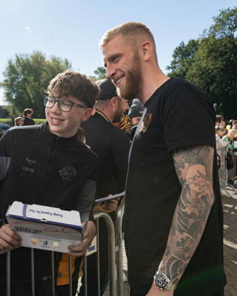 Hull City v Everton Premier League Oliver McBurnie of Hull City arrives at the MKM Stadium, Hull ahead of the Premier League match between Hull City and Everton. 11 10 2026 UK Newspapers OUT Copyright: xMattxWilkinsonx FIL-24041-0020