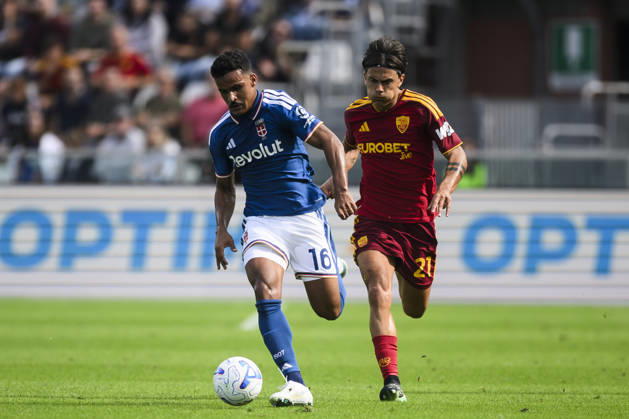 Como 1907 v AS Roma - Serie A Kaiki Bruno of Como 1907 competes for the ball with Paulo Dybala of AS Roma during the Serie A football match between Como 1907 and AS Roma. Como Italy Copyright: xNicolòxCampox