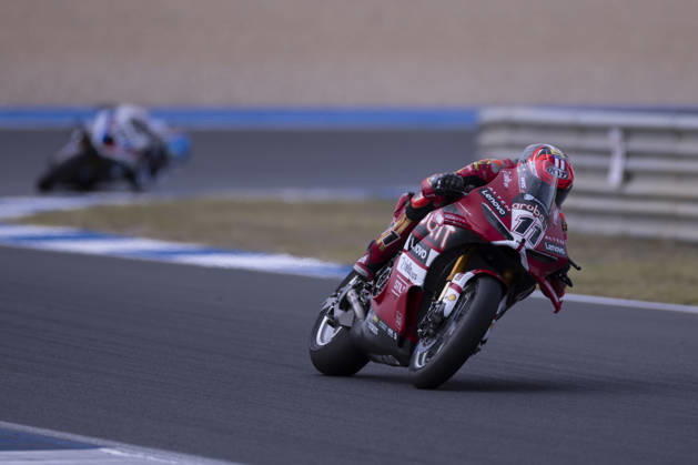 October 11, 2026, Cascais, Lisboa, Portugal: ESTORIL, PORTUGAL - OCTOBER 11: Nicolo Bulega of Italy and Aruba.it Racing - Ducati competes during the Superpole Race during day three of the World Superbikes Estoril Round at Circuito Estoril on October 11, 2026 in Estoril, Portugal Cascais Portugal - ZUMAl192 20261011_zsp_l192_085 Copyright: xMiguelxLemosx